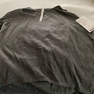 Lululemon back in action grey top size 4 nwot